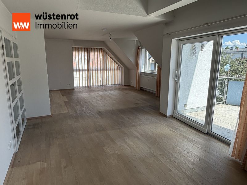 Großzügige Maisonettewohnung in zentraler und ruhiger Stadtlage mit 2 Tiefgaragenplätzen und einem S